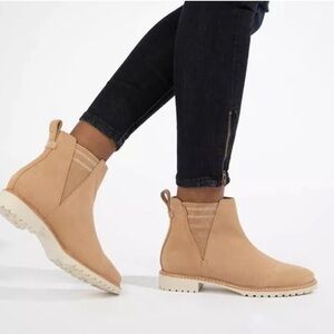 Toms Cleo Suede Chelsea Boots Women’s 9 in Tan Lug Sole
